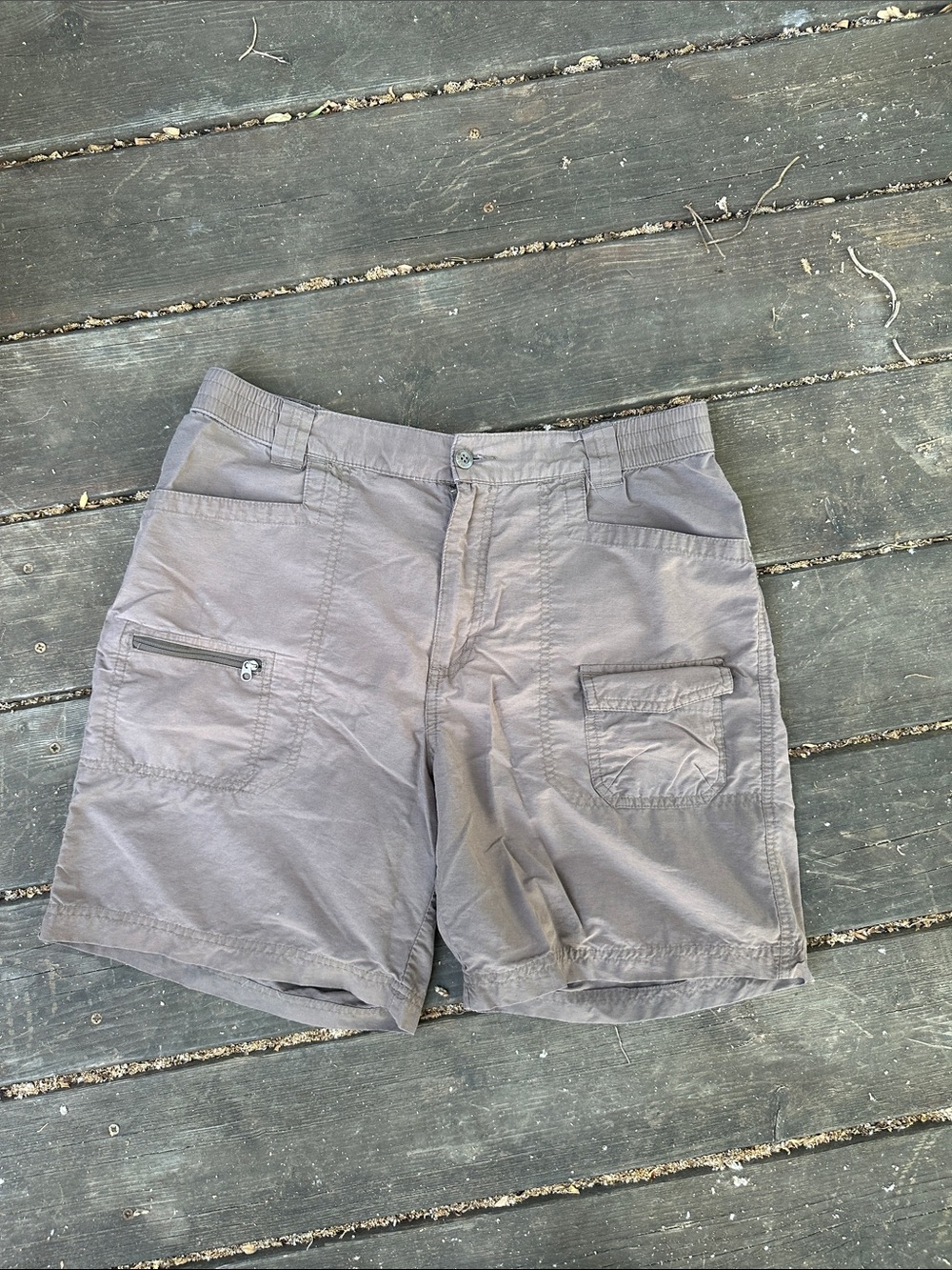 Columbia Women's Cargo Shorts in Light Gray